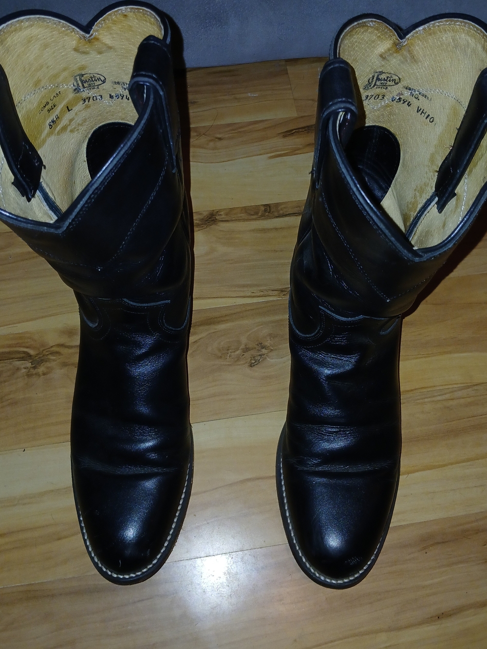 Justin Boots Black Leather Cowboy Boots with Contrast Welt Stitching